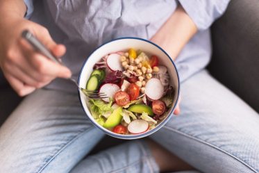 328196-2119×1413-vegetarian-meal-in-bowl